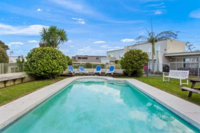 Castor Bay Escape - Auckland Seaside Suburb - Pool